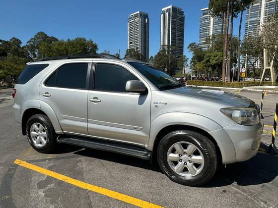 TOYOTA HILUX SW4 3.0 SRV 4X4 7 LUGARES 16V TURBO INTERCOOLER DIESEL 4P AUTOMÁTICO TOYOTA HILUX SW4 3.0 SRV 4X4 7 LUGARES 16V TURBO INTERCOOLER DIESEL 4P AUTOMÁTICO